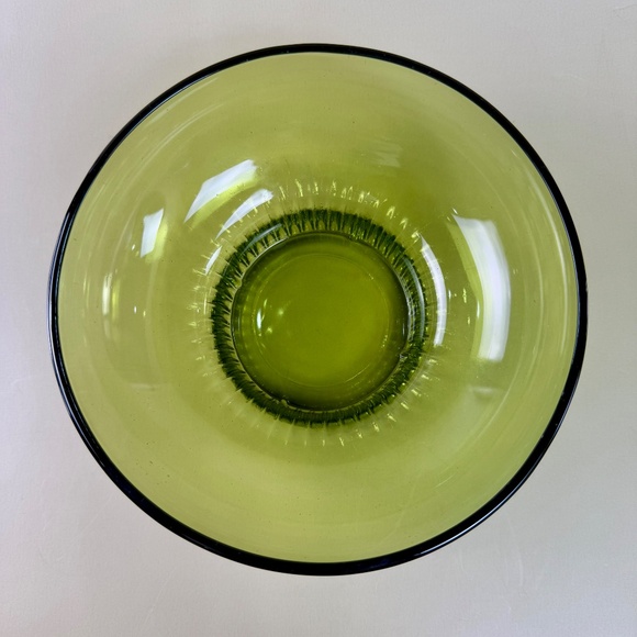 Vintage Mid-Century Bowl | Avocado Green Glass | Ribbed Base 6.75" - Picture 9 of 12